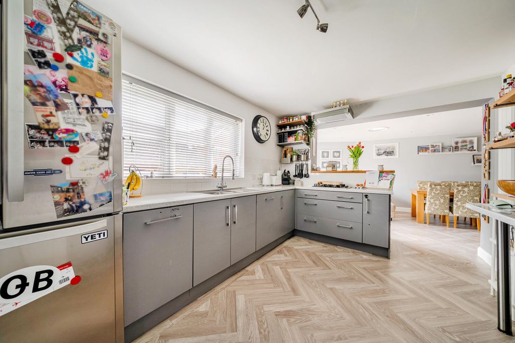 Property photo 2 of 24 Kitchen