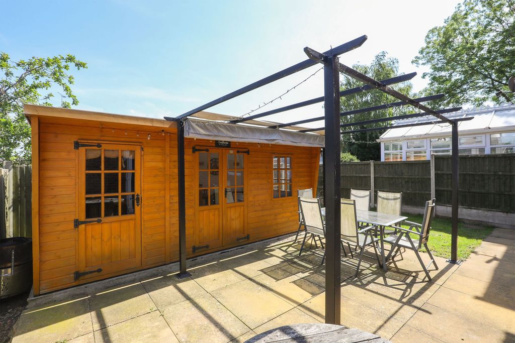 Property photo 2 of 25