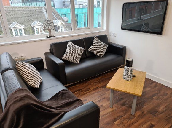 Property photo 1 of 7 Flat J Lounge
