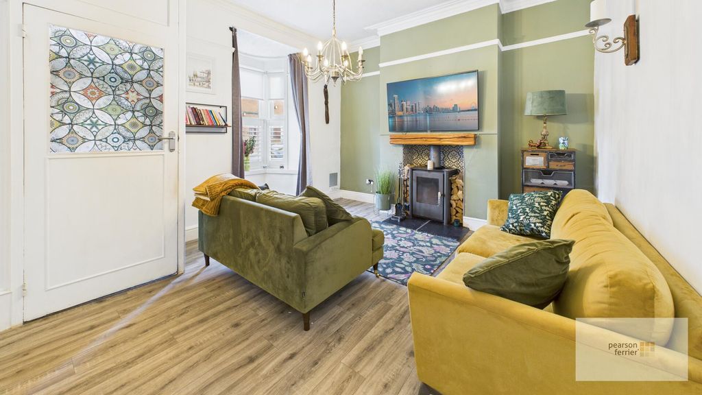 Property photo 1 of 17 Living Room