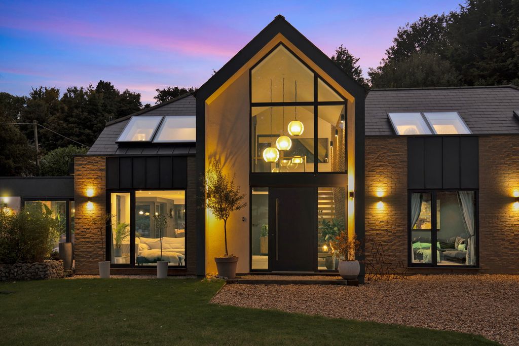 Property photo 1 of 42