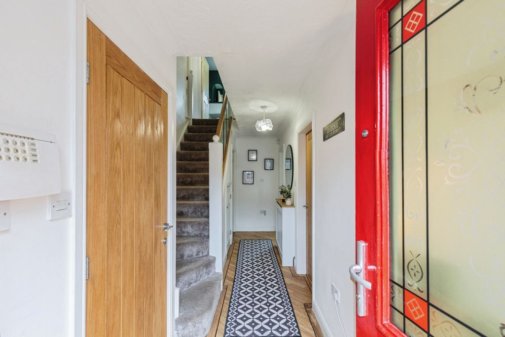 Property photo 2 of 33 2