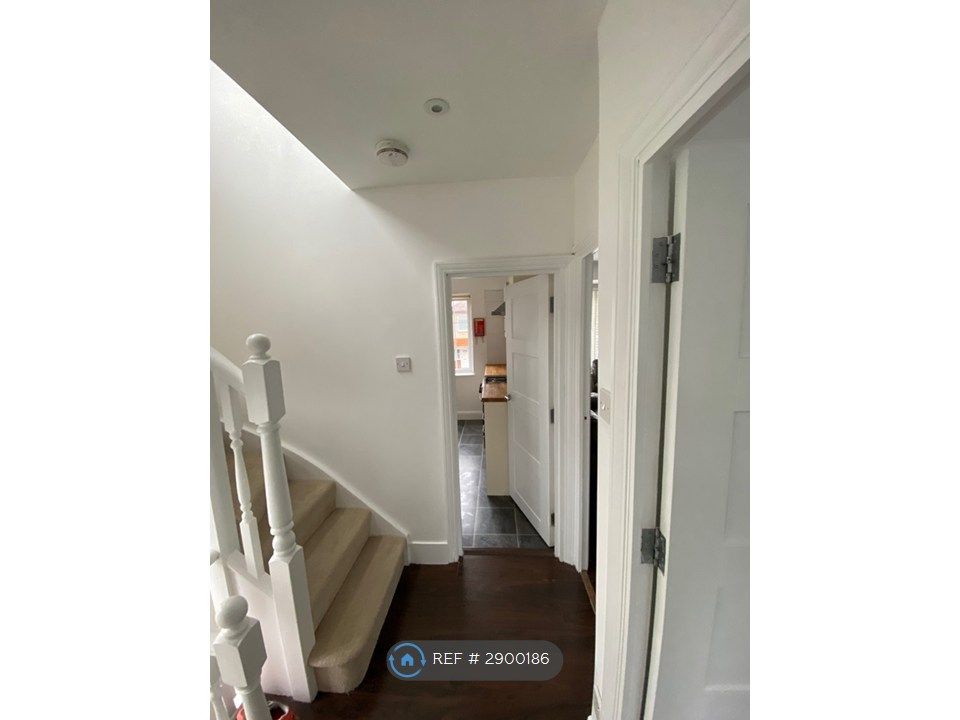 Property photo 3 of 14 Hallway