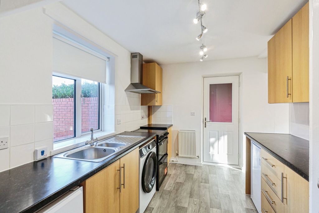 Property photo 3 of 11