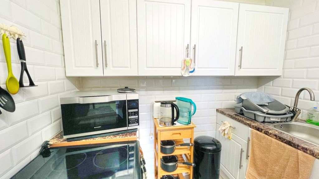 Additional image 5 of 1 bed flat for saleLavant Court, Petersfield, Hampshire GU32