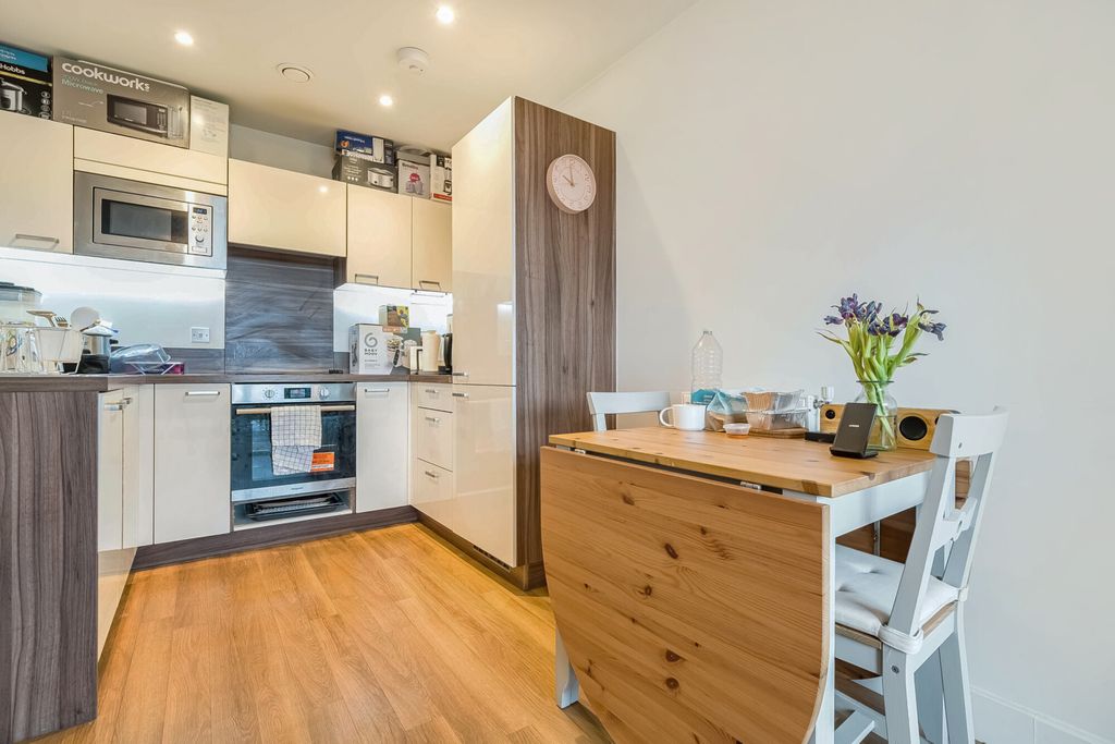 Property photo 2 of 11 Kitchen