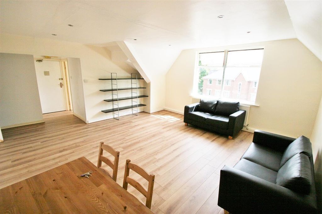 Property photo 1 of 4 Bright And Spacious Living Room With Large Window ...