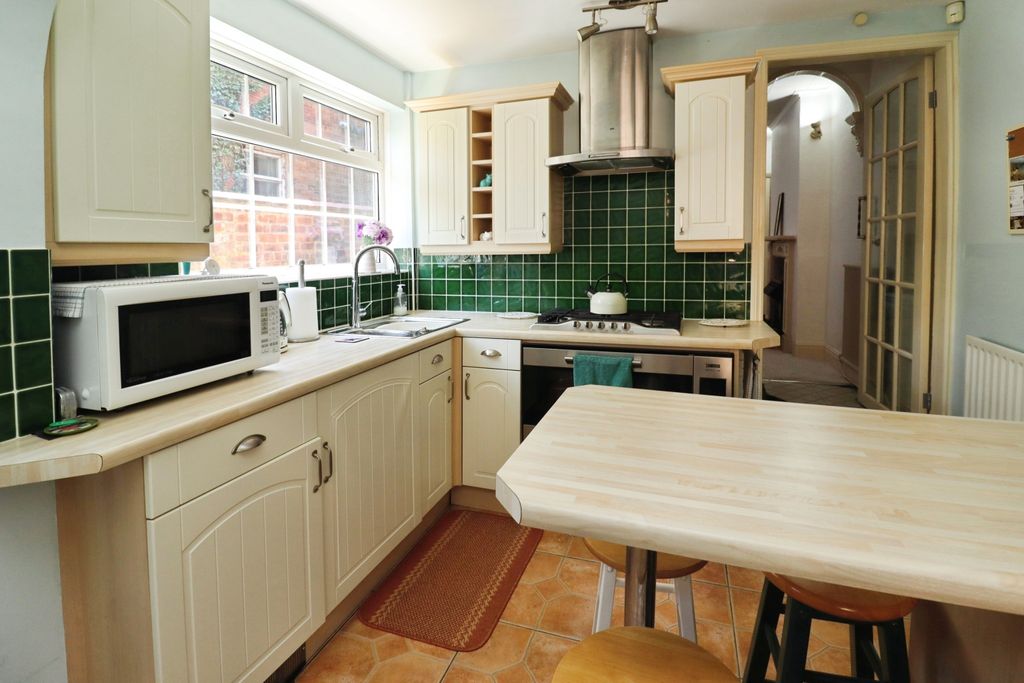 Property photo 2 of 21
