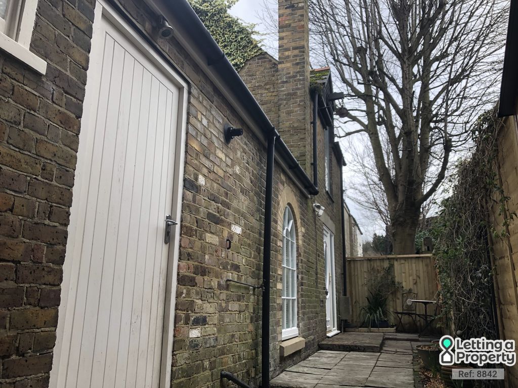 Property photo 2 of 8