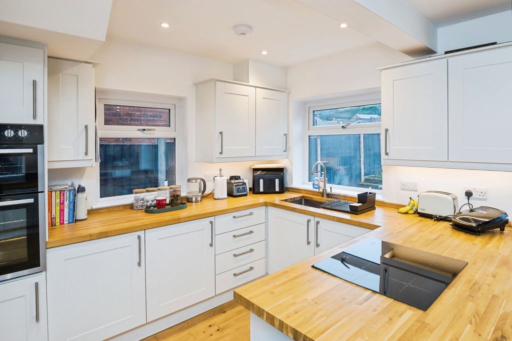 Property photo 2 of 20 Kitchen/Dining Room