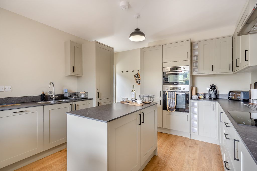 Property photo 2 of 26