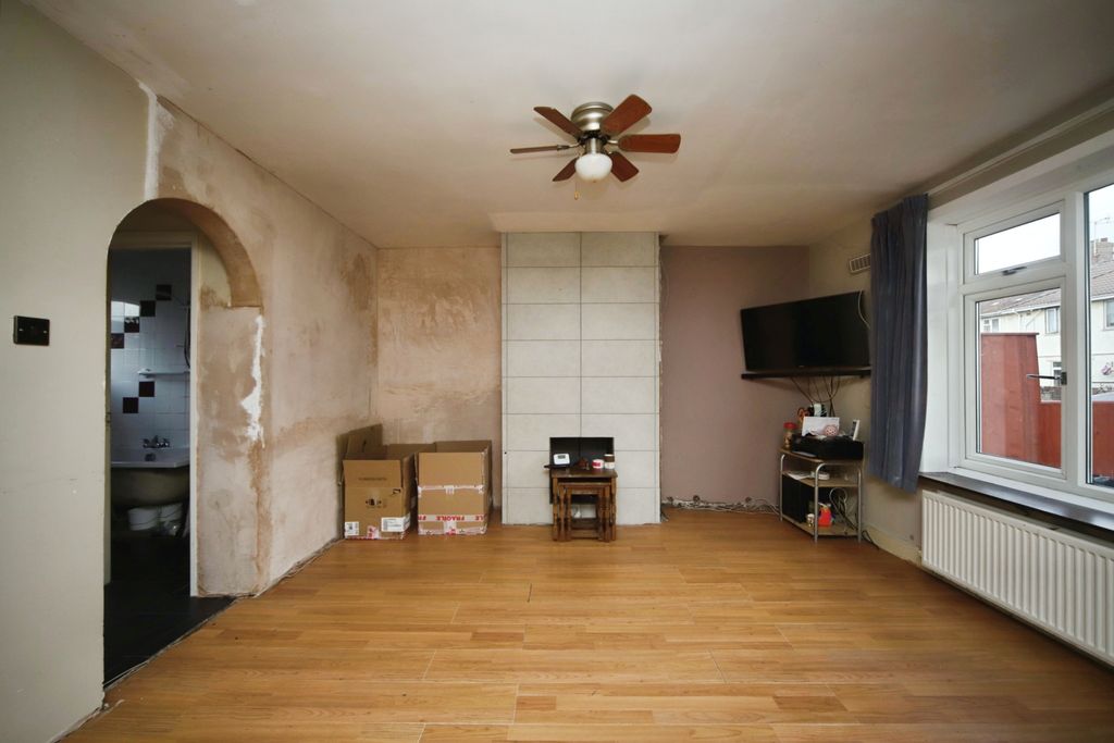 Property photo 3 of 18