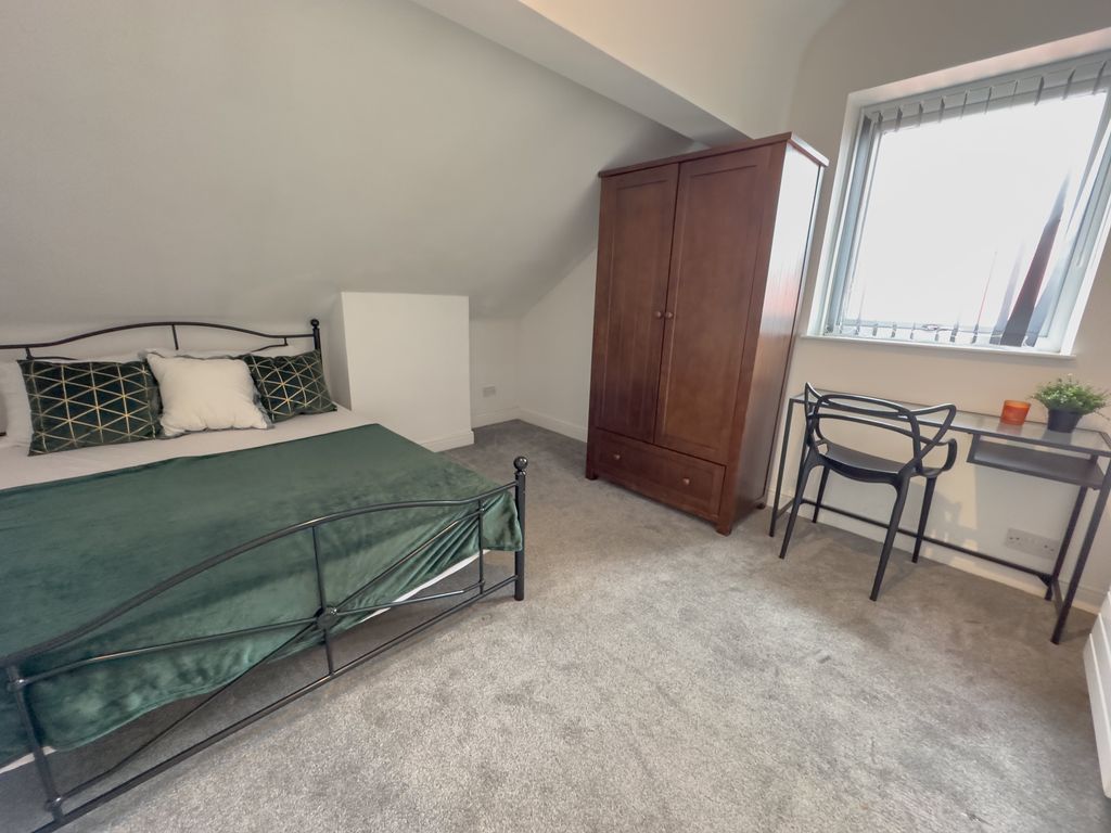 Property photo 3 of 6 7