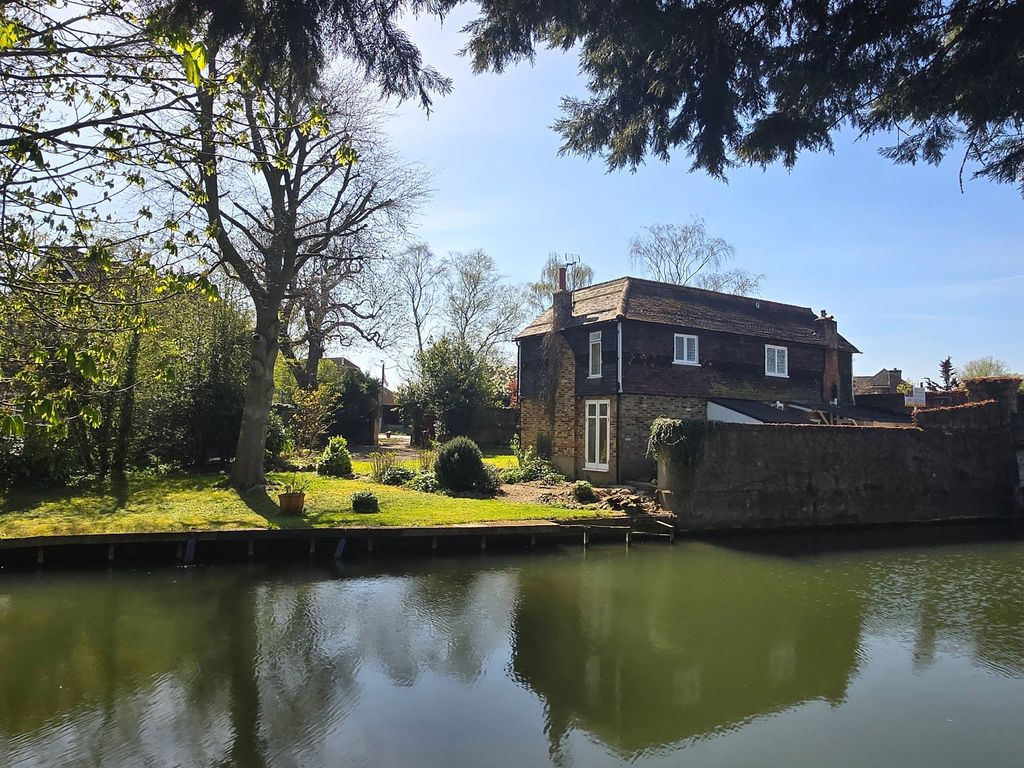 Property photo 2 of 36