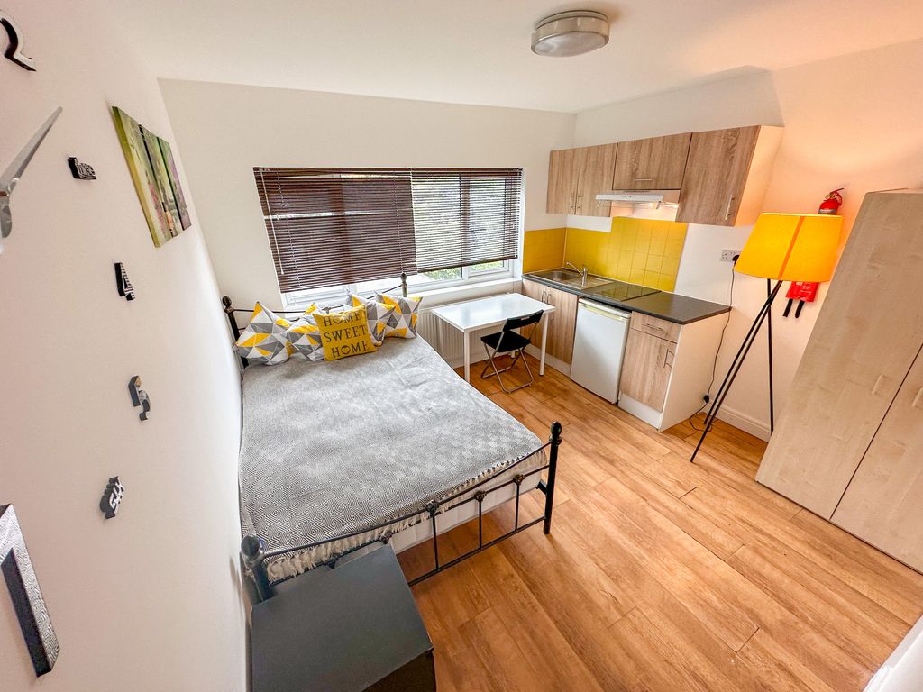Property photo 1 of 3