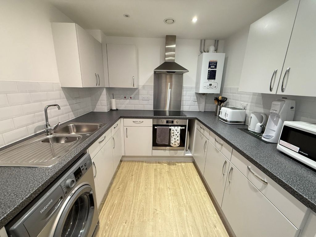 Property photo 3 of 10 3815944