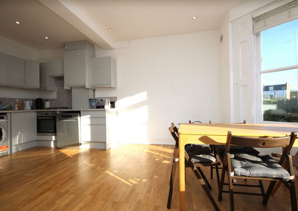 Property photo 2 of 11 Kitchen