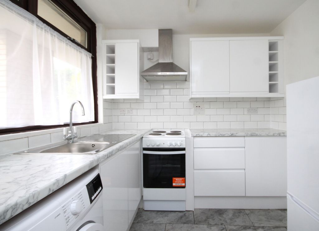 Property photo 2 of 8 Kitchen