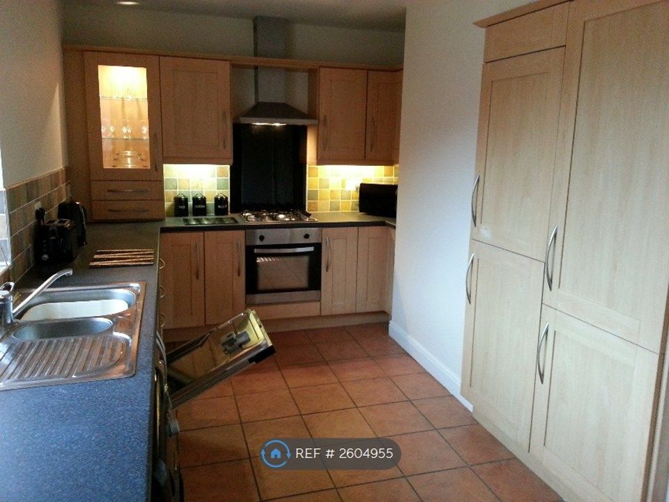 Property photo 1 of 8 Kitchen