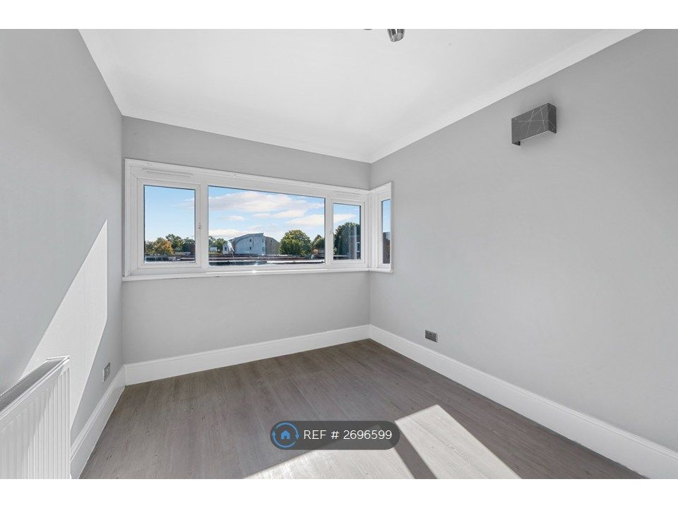 Property photo 3 of 7 Bedroom 3