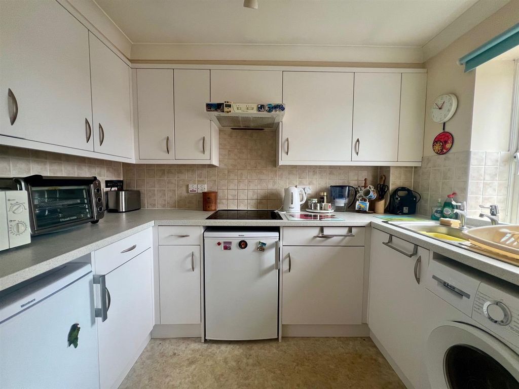 Property photo 3 of 16 Kitchen.Jpg