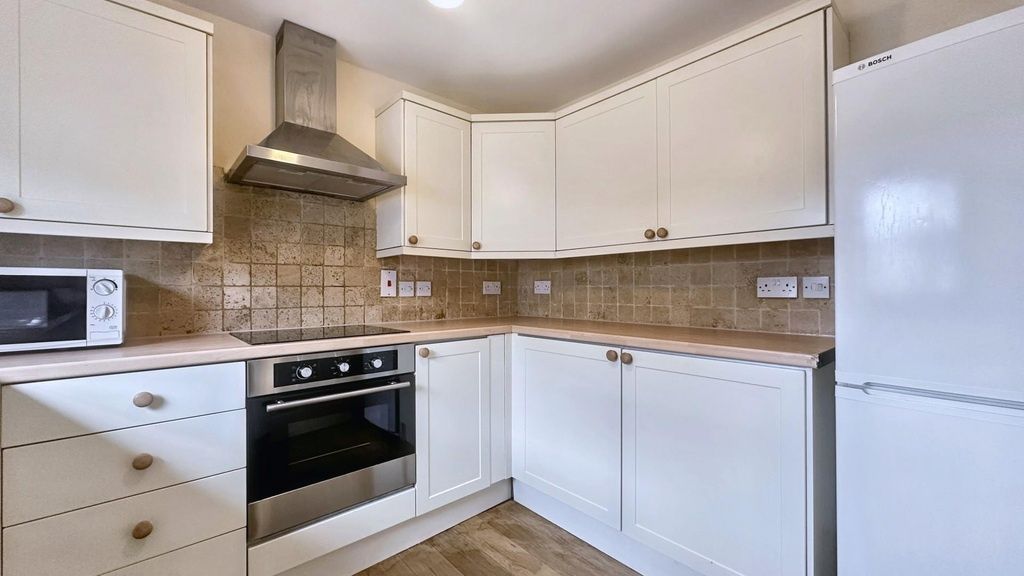 Property photo 3 of 15 Modern Fitted Kitchen With Sleek Appliances...