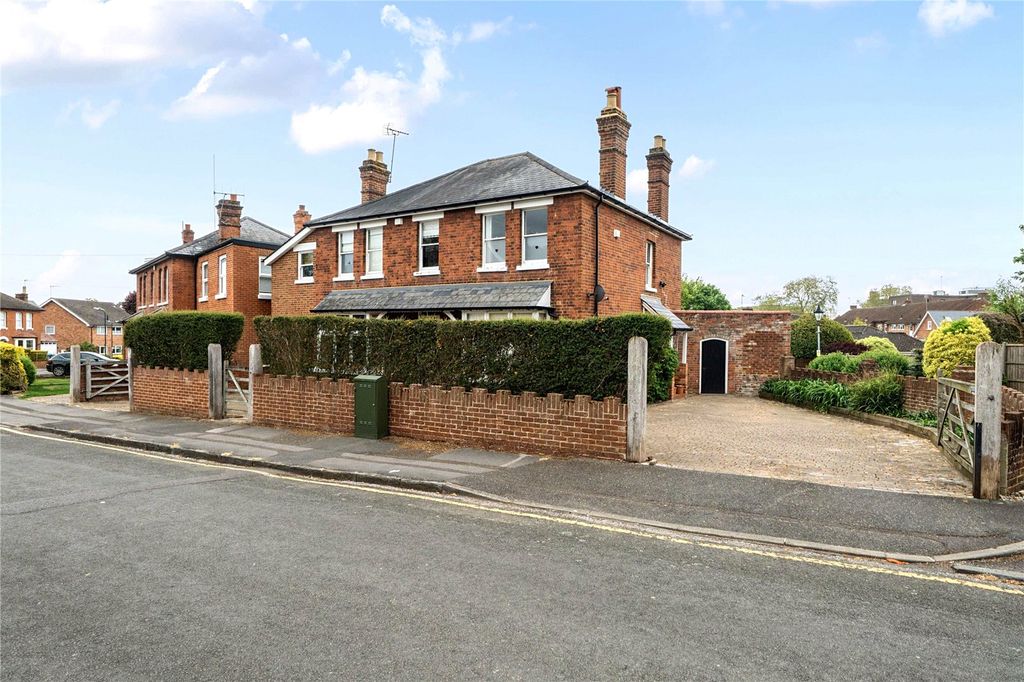 Property photo 1 of 18 Picture No. 02