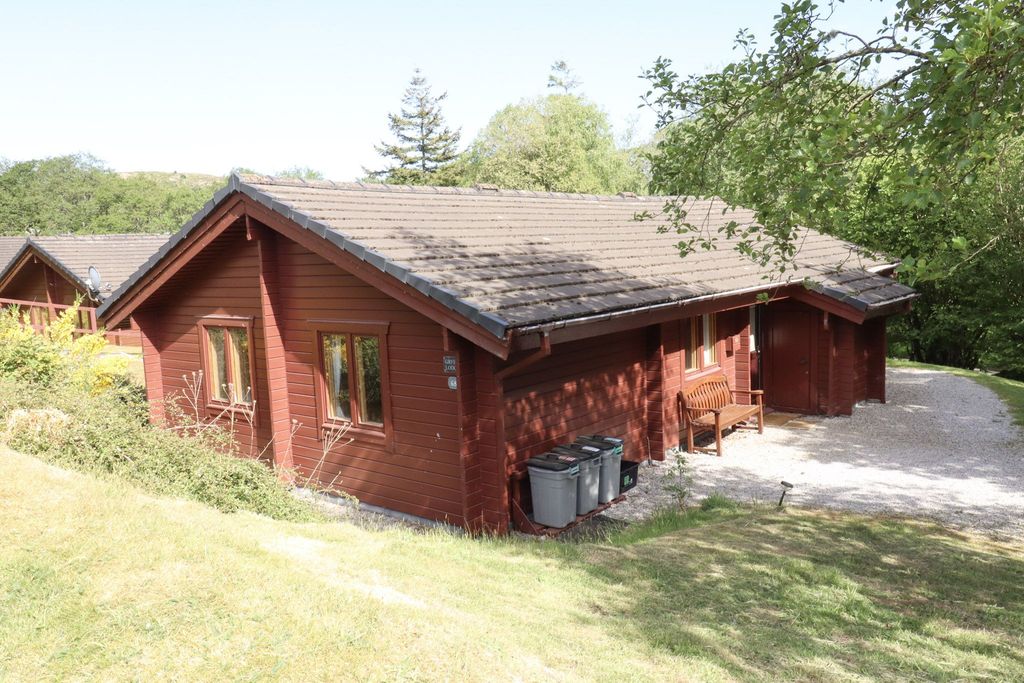 Property photo 3 of 11