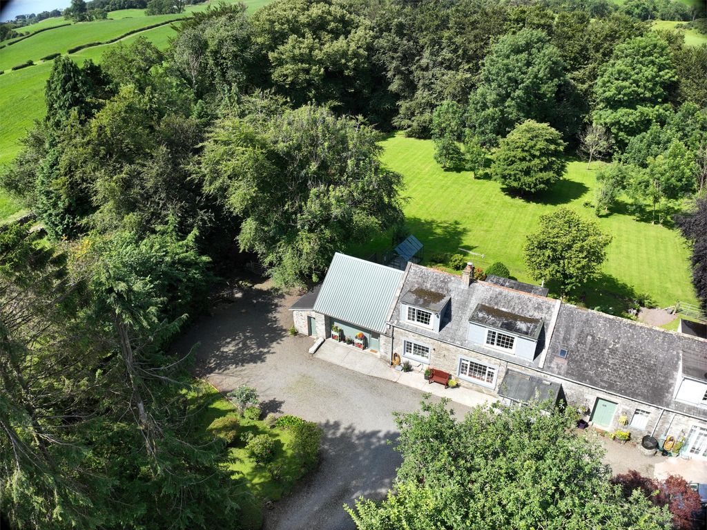 Property photo 2 of 18
