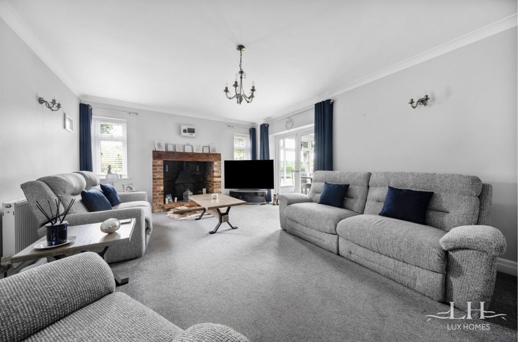 Property photo 3 of 32