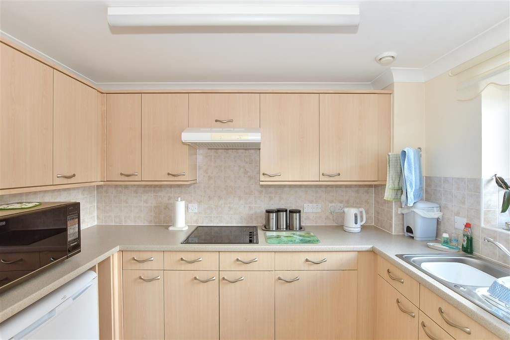 Property photo 3 of 6 Kitchen