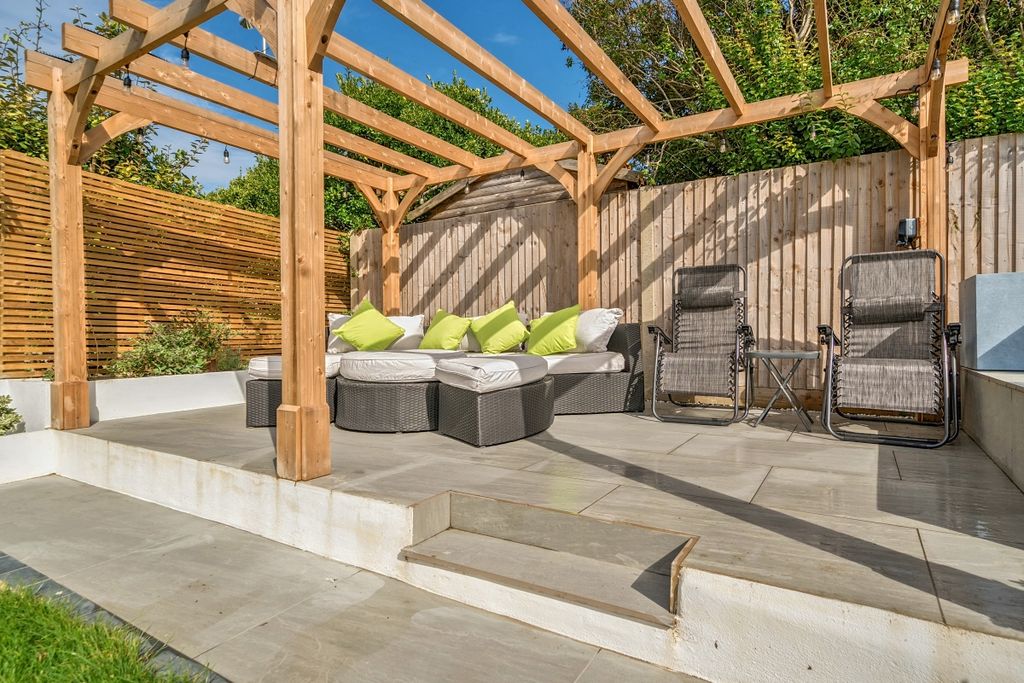 Property photo 2 of 14