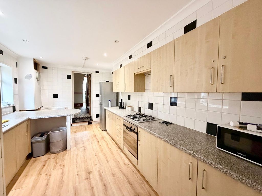 Property photo 2 of 12 Picture No. 24