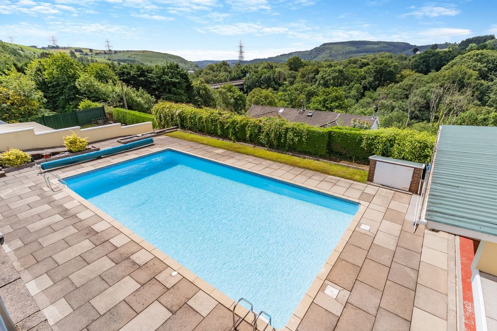 Property photo 2 of 39 P041842_02.Jpg