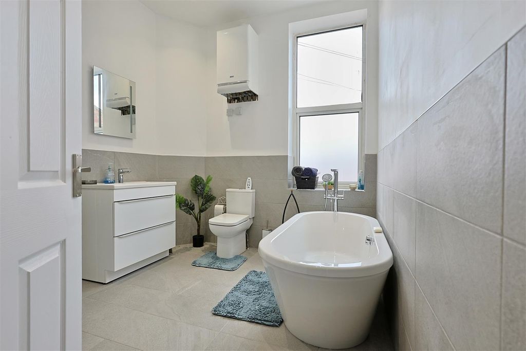 Property photo 3 of 21 Eda0B60D-131D-4089-A3Fc-Bcf4452Eada6_1_201_A.Jpeg