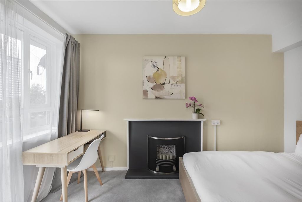 Property photo 3 of 10 Bedroom,  Macdonald House, Eden Harper Sw11