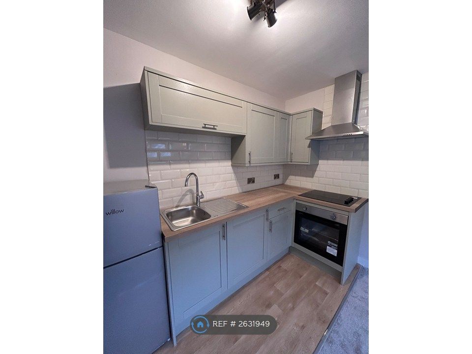 Property photo 3 of 8 Kitchen