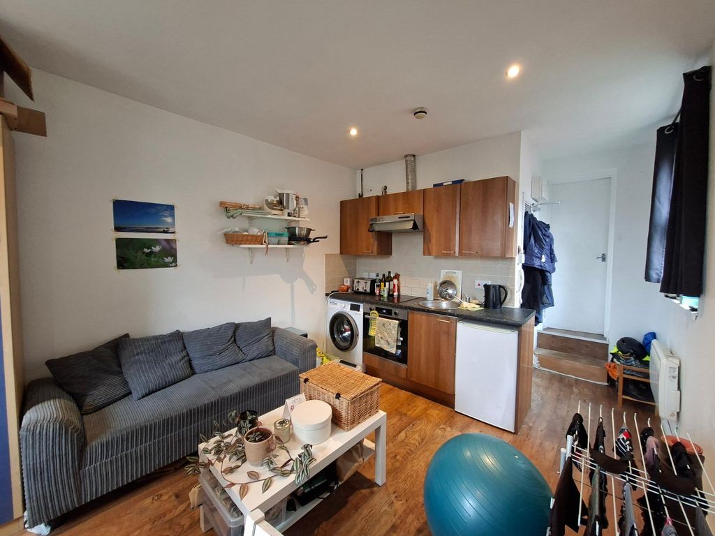 Property photo 3 of 6 Photo 2