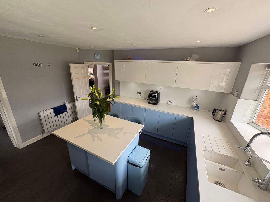 Property photo 2 of 42 Kitchen Opposite Aspect