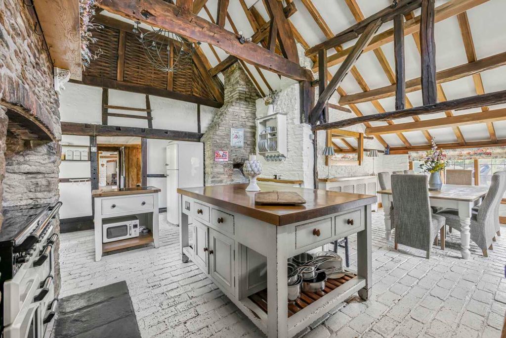 Property photo 3 of 33 44_53049.Jpg