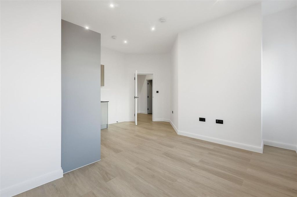 Property photo 2 of 9 008_Img_6104.Jpg