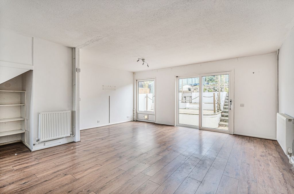 Property photo 3 of 19 1355295-24-68cd32...
