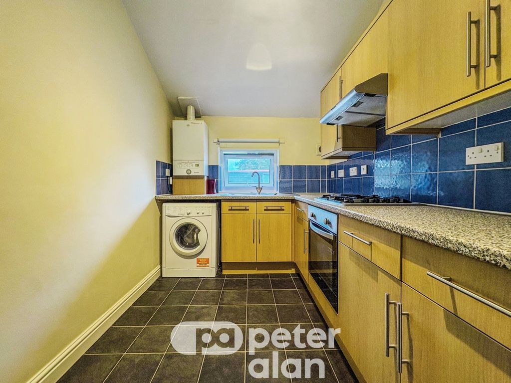 Property photo 3 of 11 Kitchen