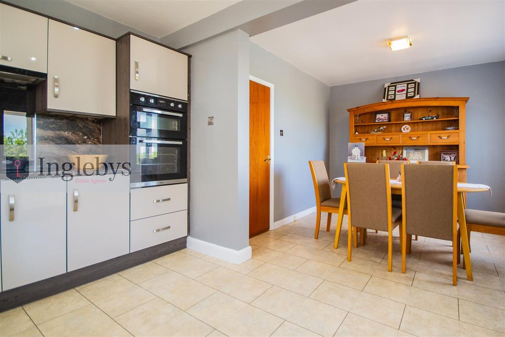 Property photo 3 of 49