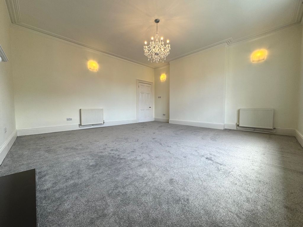 Property photo 3 of 11 Living Room