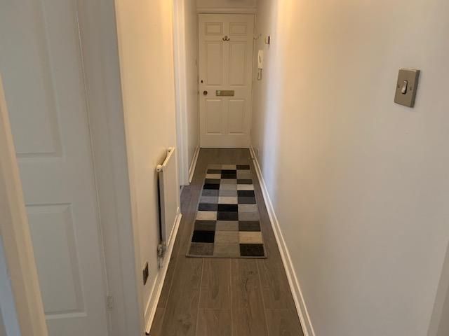 Property photo 2 of 7 Hallway