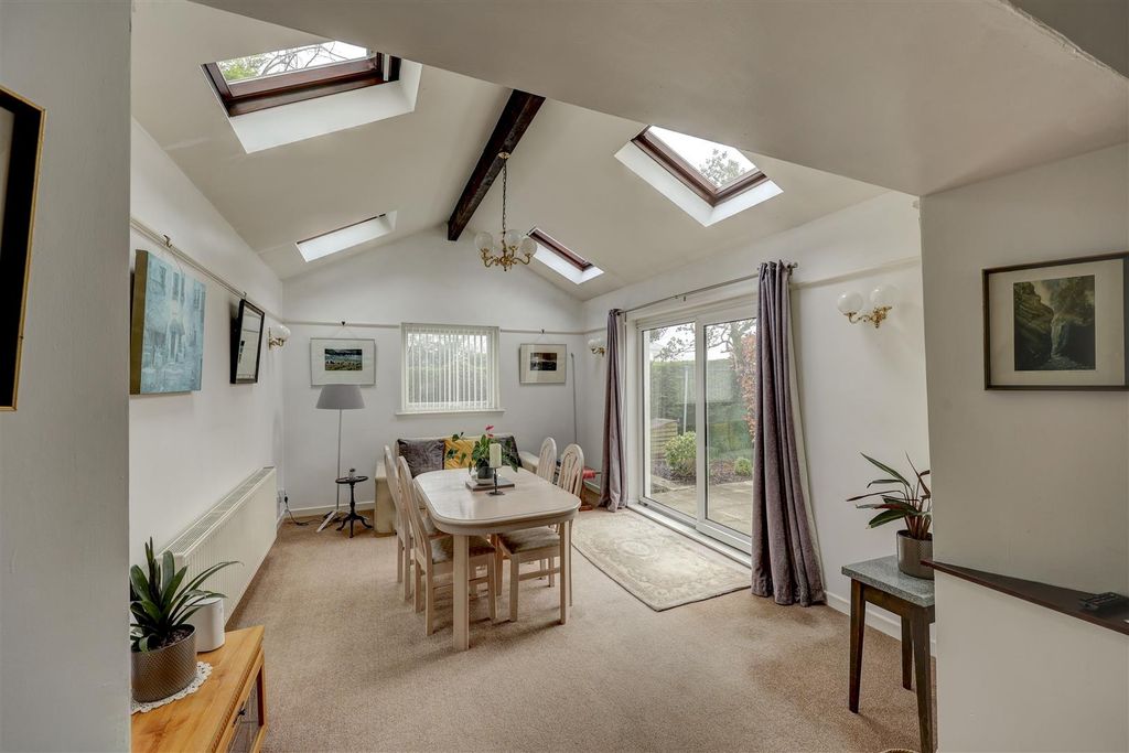 Property photo 3 of 21 Dining