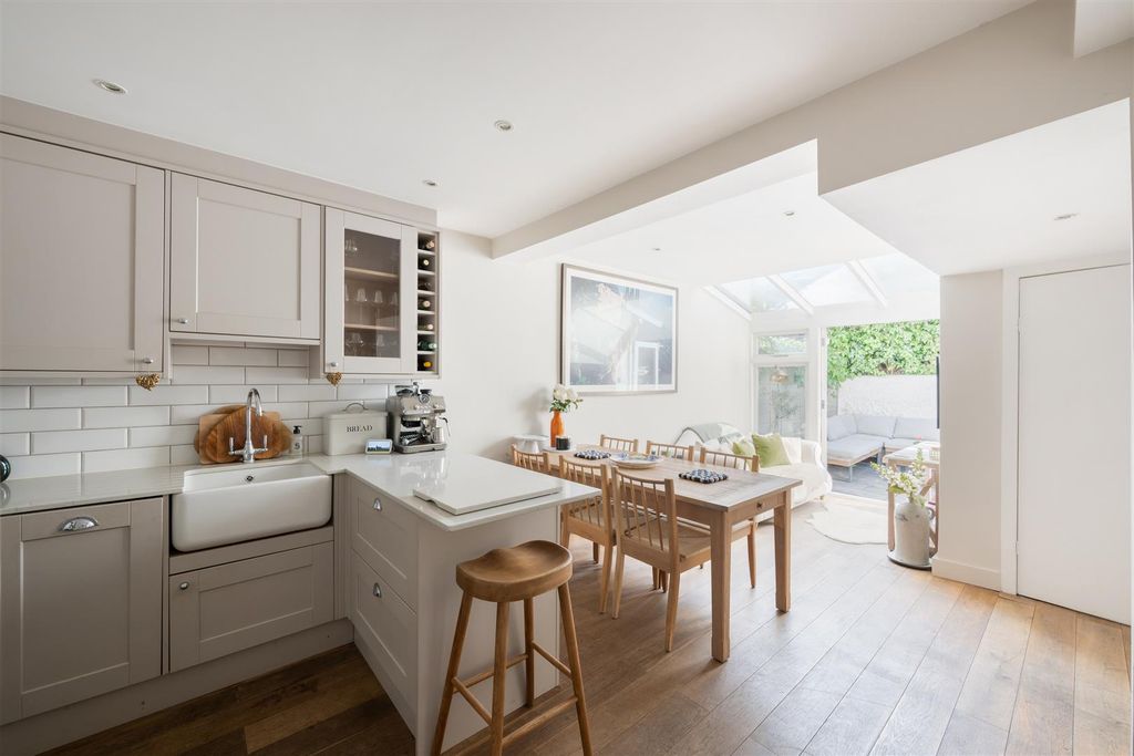Property photo 3 of 14 Gf 37 Novello Street Lo-3.Jpg