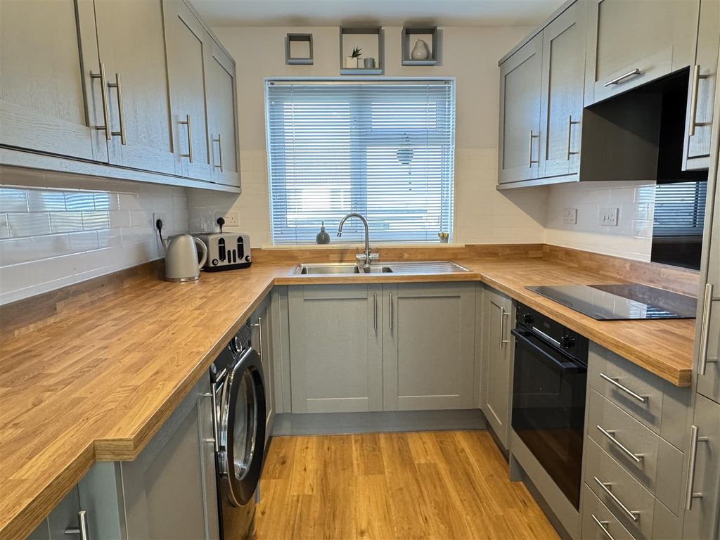 Property photo 2 of 21 Kitchen