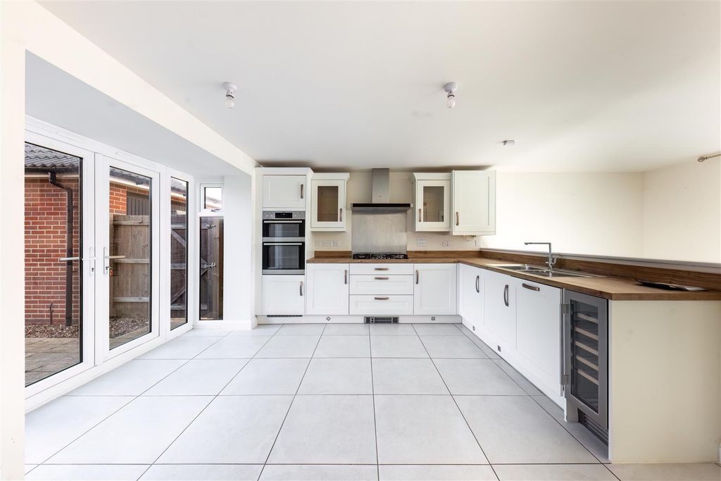 Property photo 3 of 19 Kitchen Area